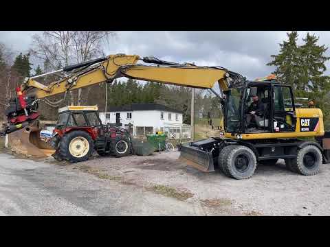 Köp Grävmaskin med redskap & Vagn Caterpillar M316D på Klaravik