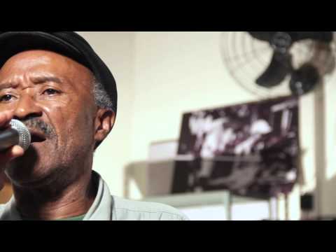 Kolombolo Apresenta: Toinho Melodia - Canção Pra Roberta