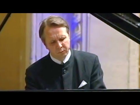 Mikhail Pletnev plays Bach - Partita No. 6 (Moscow, 2003)
