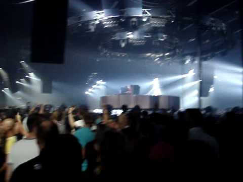 Tiesto plays "Kanye West - Love Lock Down (Tiesto Remix)" @ Evolution 2009