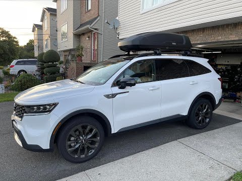 2021 Kia Sorento Yakima Cross Bars and Thule Force XT L