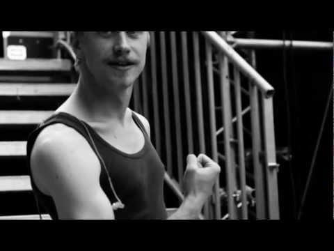 Mange Hellberg - Maskrosbarn (Officiell video)