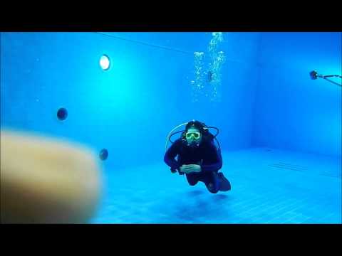 Training basic scuba skills in the Kaleva swimming Center 29.11.2014