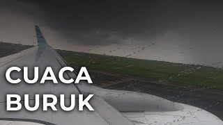 Download lagu Terbang Saat Cuaca Buruk Garuda Indonesia Boeing 7... mp3