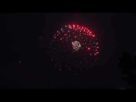 8inch rainbow ghost shell with 6 section color change with silver brocade pistil to cracker