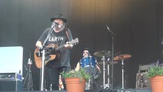 Neil Young and the Promise of the Real 2106 07 20 Leipzig Hawaiian Sunrise