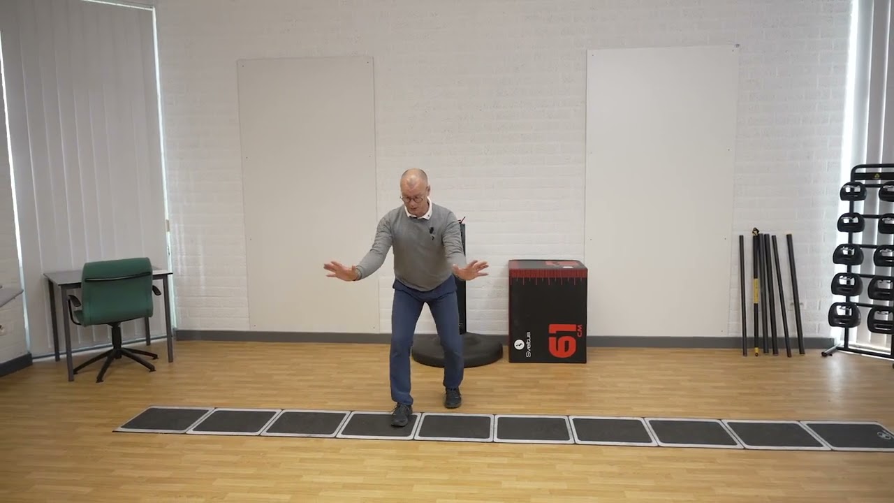 Oefening 7 Squad stomp met zijwaartse verplaatsing