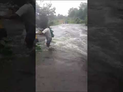 poor roads networks. this is Moyamba  Sierra Leone 🇸🇱 between Bauya Kongbora chiefdom and Rotifunk