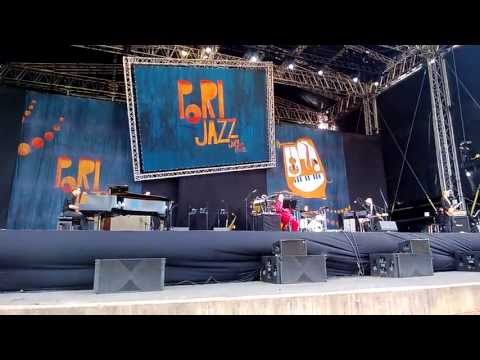 Vesa-Matti Loiri ja Samuli Edelmann - Tuomittuna kulkemaan (Live @ PoriJazz 2013 HD)