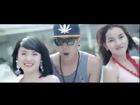 នារីសក់ខ្លី