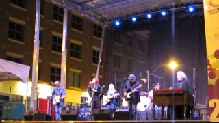 can&#39;t ignore the train by 10000 maniacs woodbury nj sept 2013