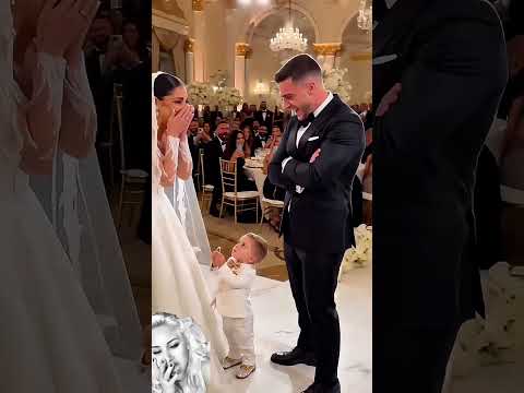 “Mamá, cásate conmigo… yo te amo más” 💍😭 #Shorts #Boda #Niños #MomentosQueEnamoran #Familia #Viral