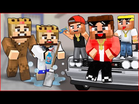 In Minecraft, the poor family and the rich family switched places! 😱 - Minecraft