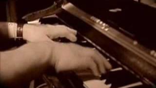 17. Nikola Sarcevic - You Make My World Go Around (live)