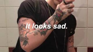 It Looks Sad. - Creature (Español)