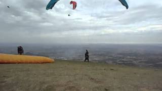 preview picture of video 'Saltos de Paraglider - Morro Ferrabraz - Sapiranga - RS - Brasil'