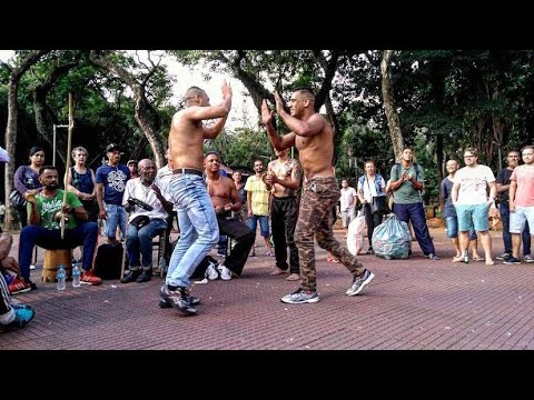 TITO SANTOS  E ALEX CAPOEIRA  FAZENDO  AS TESOURAS MAIS FALADA DA INTERNET