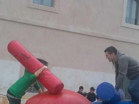 Joselu vs Jorge (fiestas bienvenida upct).3gp