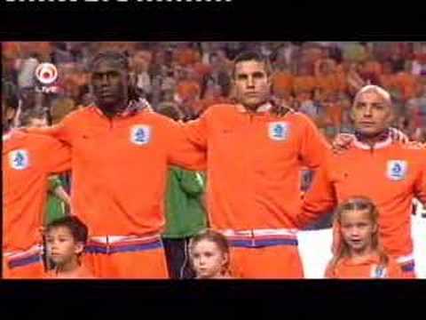 Jim zingt Wilhelmus wedstrijd Nederland-Bulgarije