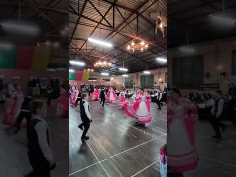 Dança tradicionalista gaúcha- tatu de castanhola da invernada juvenil do Ctg sentinela da Ramada 