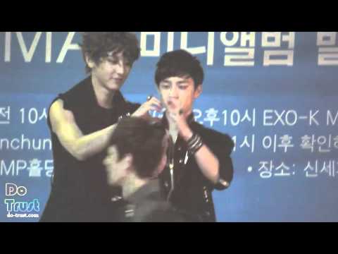 EXO K D.O and Chanyeol moment