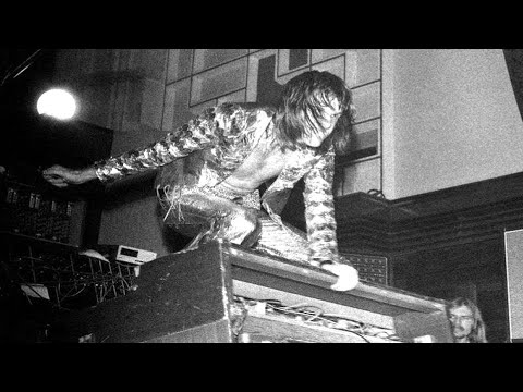 keith emerson assaulting his keyboards for 10 minutes