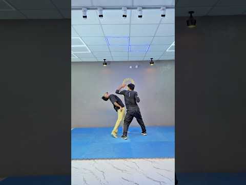 Simple 2-Step Counter Attack for Real Street Defense ⚡💥#selfdefense #elbowstrike #shorts #viral