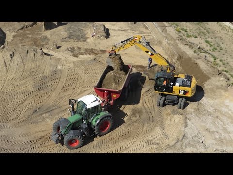 Bagger CATERPILLAR M316D belädt Trecker mit Dumper - Soeren66