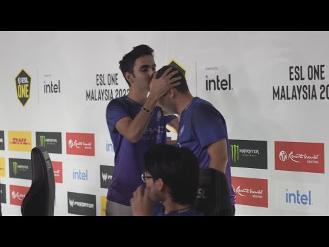 Sumail Kiss Mind Control As Reward For His Play - Dota 2