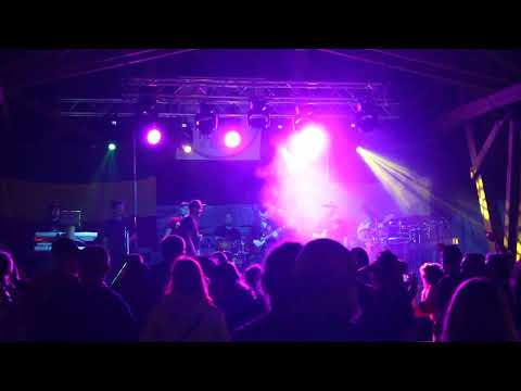 Reggae w Stodole 2023, Kobiór - Boleo & Follow the Riddim - Świat przez szpary w dłoniach