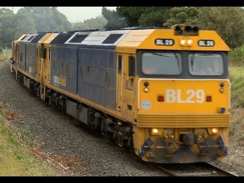 Steel Train in Australia - Pacific National Broad Gauge Railway - PoathTV