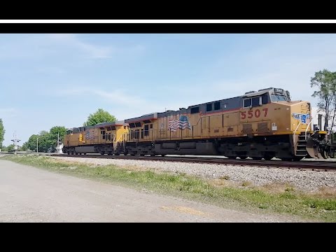 UP 5547 & UP 5507 Lead CP 142 Thru Finch!