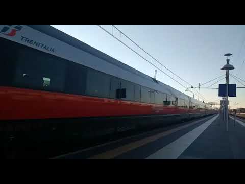 Frecciarossa 8813 ETR 5OO con strombazzate.