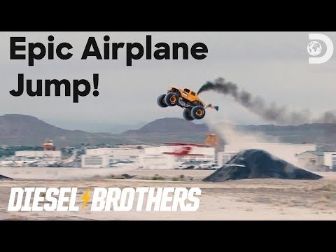 ヘビーDのエピックな飛行機ジャンプ！？| ディーゼル・ブラザーズ｜DIESEL BROTHERS.モンスタージャンプLIVE (Heavy D's Epic Airplane Jump! | Diesel Brothers: Monster Jump LIVE)