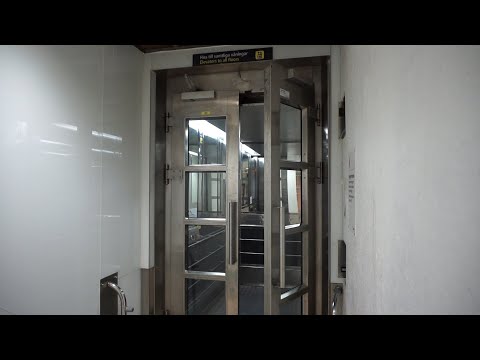 R.I.P! Beautiful unknown old traction elevator (mod by Thyssen) @ Central Station, Stockholm, Sweden