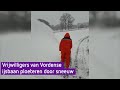 IJsbanen worden klaargemaakt, ondanks sneeuw