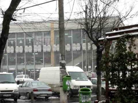 Ninsoare in Bucuresti-  Piata Sudului- 22 ianuarie  2012