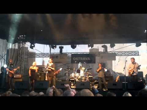 Jasná páka   Sedí, pije   Ostrava 28 09 2014