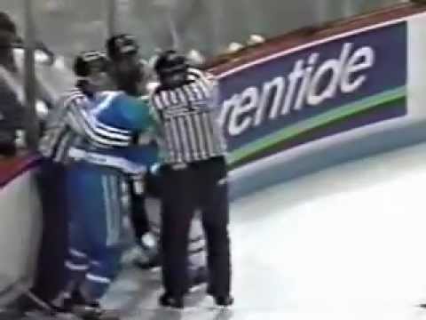 Hockeyfighters.cz  Basil Mcrae vs Mike Keane.wmv