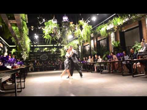 Frank Obregon y Jenny Gil bailan Ilusión Azul en Beijing - China