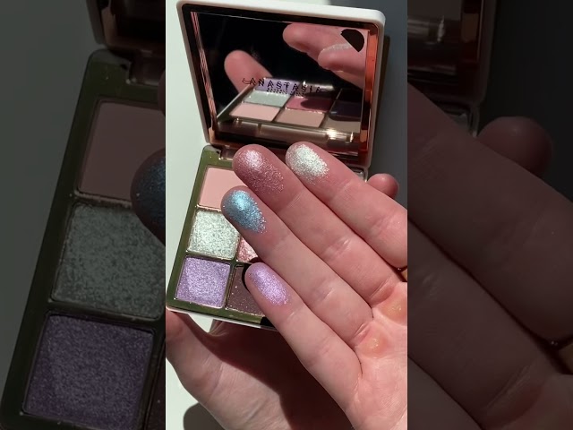 Vídeo relacionado con Boobeen Colorful Eyeshadow Palette Makeup-16 Colors, Matte and Glitter Eyeshadow, Bright Eyeshadow palettes,Blendable,Easy to Build Dramatic Glamour Looks