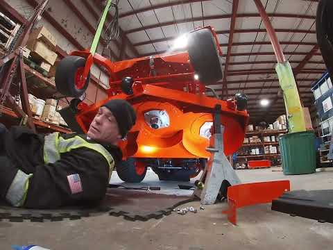 Installation des Mulchkits auf einem Kubota Z422 Zero-Turn-Rasenmäher