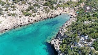 „Einsiedlerfjord“: griechischer „blauer See“ lädt zum Eintauchen in kristallklares Wasser ein