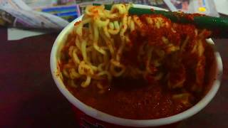 激辛ラーメンに唐辛子1瓶いれてもっと激辛にして食べたよ