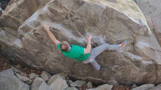 Video thumbnail of Bella gnocca, 7a+. Chironico