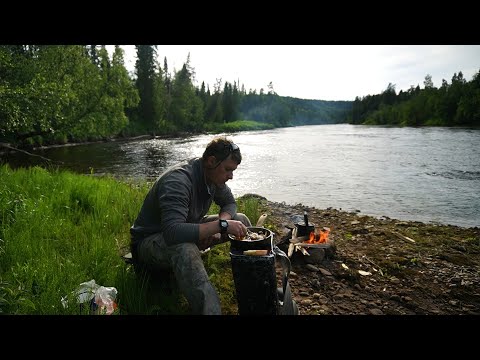 ПОЙМАЛ И ПРИГОТОВИЛ ХАРИУСА. УЖИН НА КОСТРЕ.