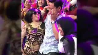 Download lagu Kriss Hatta Jadi Rebutan Cewek' & Ibu' di Brownis Siang mp3