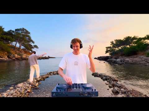 MELODIC HOUSE Sunset Mix in a Hidden Paradise Cove | Settow