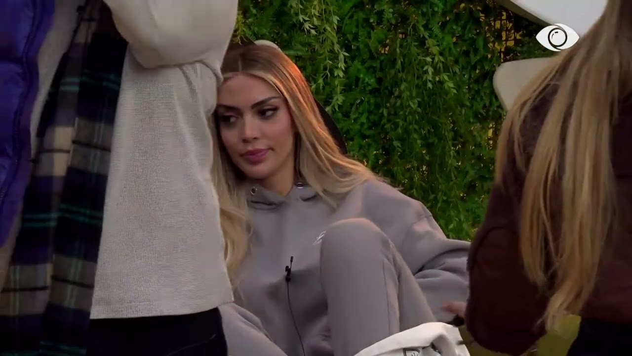 Je kopil dashurie/ Rogerti debaton me Mateon