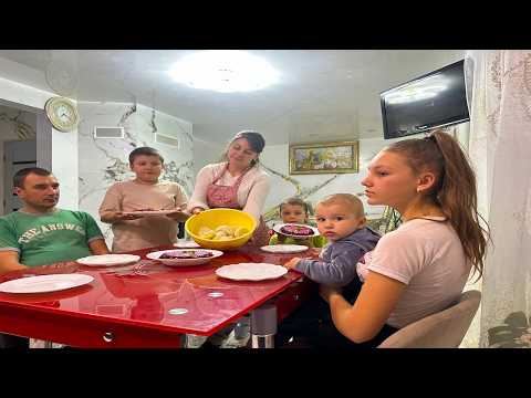 Carpathian Family Life: Hardworking Mother, Four Children & Traditional Village Cooking 🏔️🔥🪵